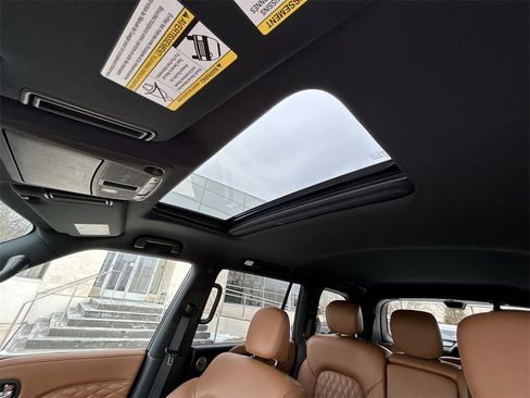 Certified 2024 INFINITI QX80 Sensory image 25
