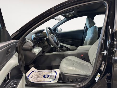 New 2025 Hyundai Elantra Limited image 13