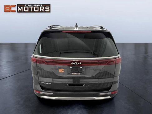 Used 2023 Kia Carnival SX Prestige image 5