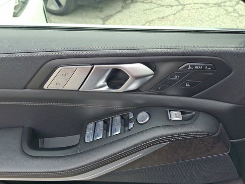 Used 2022 BMW X7 xDrive40i w/ Premium Package image 12