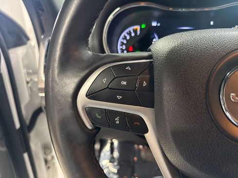 Used 2018 Jeep Grand Cherokee Limited image 13