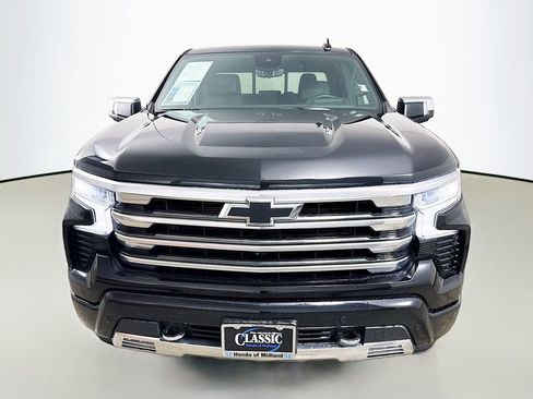 Used 2023 Chevrolet Silverado 1500 High Country w/ Technology Package image 2