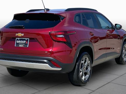Used 2025 Chevrolet Trax LT FWD image 13