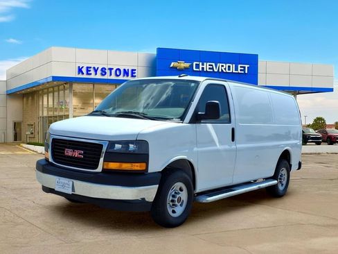 Used 2024 GMC Savana 2500 w/ Driver Convenience Package RWD image 3