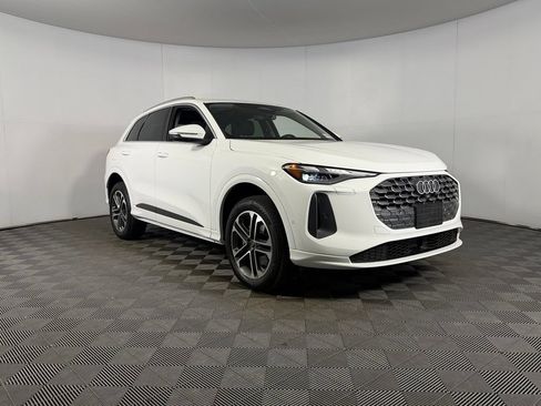 Used 2025 Audi Q5 Premium w/ Convenience Package AWD/4WD image 3
