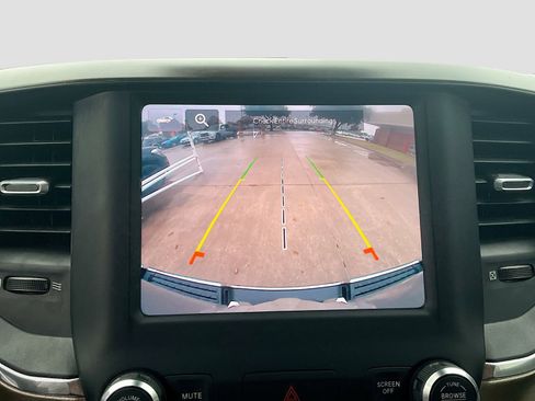 Used 2022 RAM 1500 Laramie AWD/4WD image 13