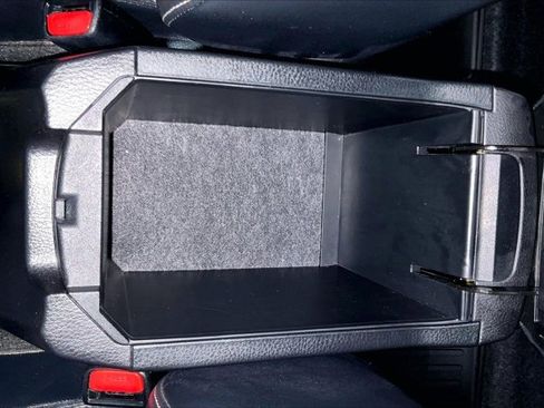 Used 2015 Toyota RAV4 Limited w/ Technology Package image 40