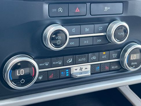 Used 2024 Ford Expedition Limited image 22