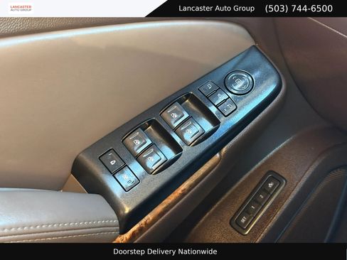 Used 2015 GMC Yukon Denali w/ Premium Package AWD/4WD image 10