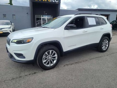 Used 2022 Jeep Cherokee Latitude Lux w/ Mopar Interior Package AWD/4WD image 2
