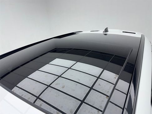 Used 2025 Land Rover Range Rover Velar Dynamic SE image 12