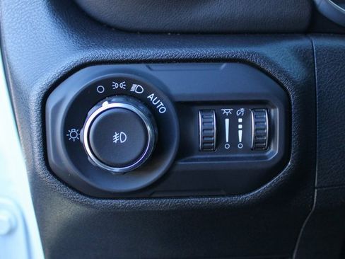 Used 2018 Jeep Wrangler Unlimited Sahara image 14