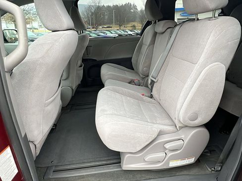 Used 2016 Toyota Sienna LE image 17