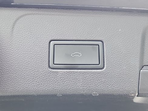 Certified 2024 Volkswagen Atlas SEL AWD/4WD image 18