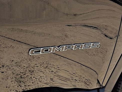 Used 2024 Jeep Compass Latitude AWD/4WD image 30