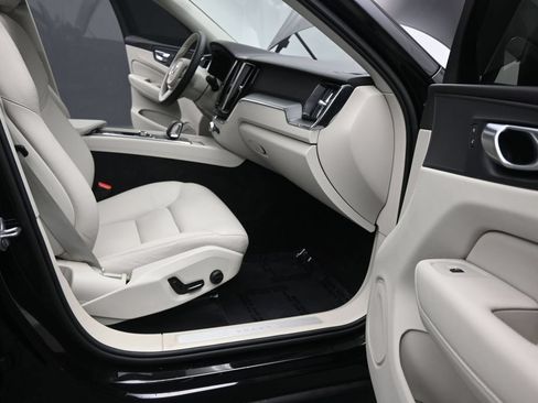 Certified 2024 Volvo XC60 B5 Core w/ Protection Package Premier AWD/4WD image 17