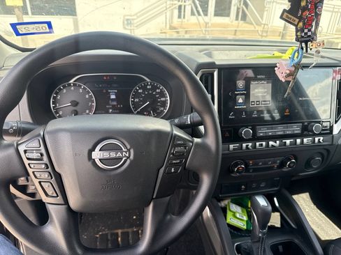 Used 2025 Nissan Frontier SV RWD image 19