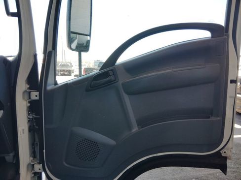 Used 2020 Isuzu NPR RWD image 10