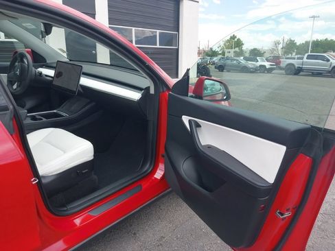 Used 2021 Tesla Model Y Long Range AWD/4WD image 11