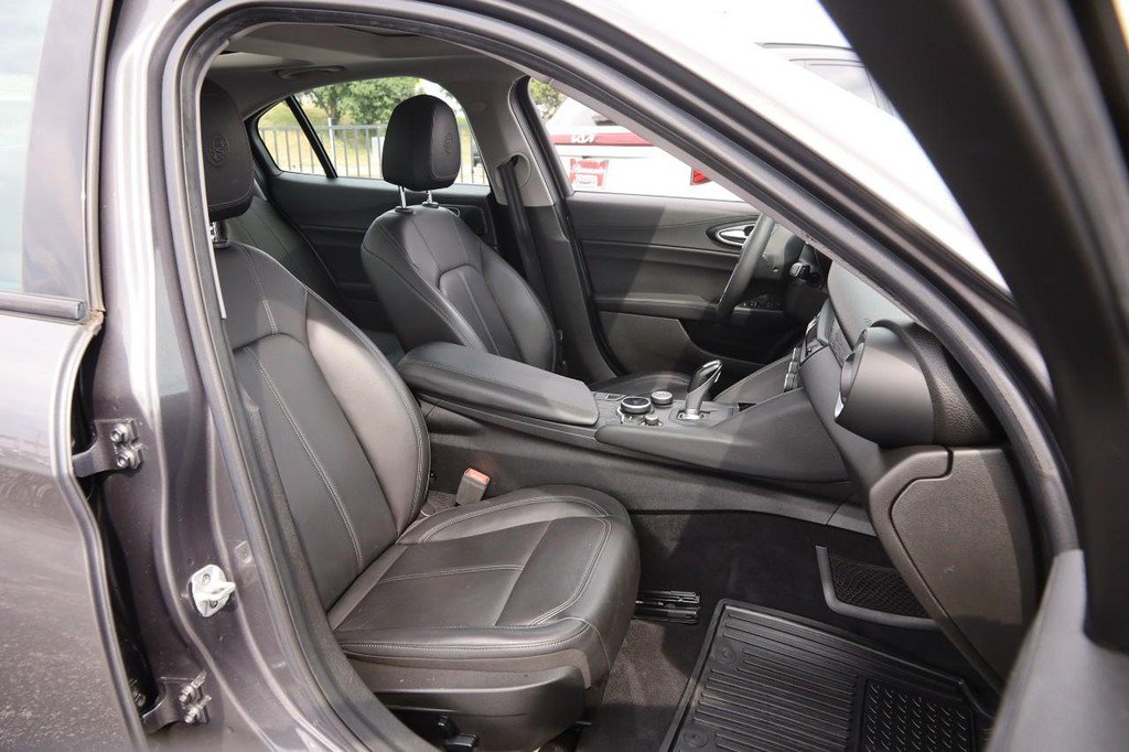Used 2019 Alfa Romeo Giulia AWD image 26