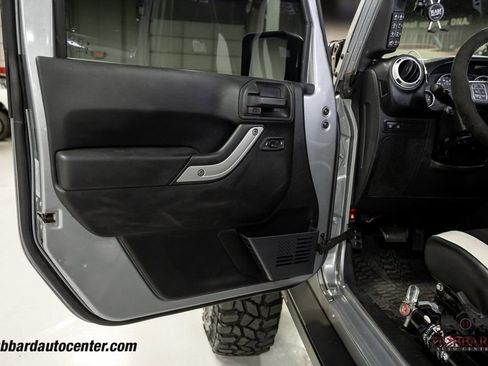 Used 2015 Jeep Wrangler Unlimited Rubicon w/ Connectivity Group AWD/4WD image 16