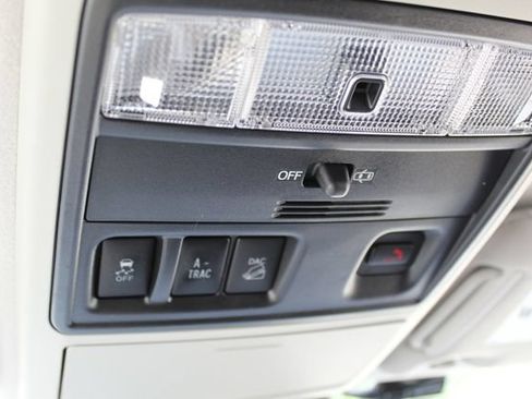 Used 2022 Toyota 4Runner TRD Sport AWD/4WD image 30
