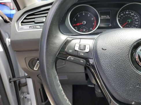 Used 2018 Volkswagen Tiguan SE w/ Panoramic Sunroof Package image 21