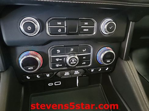 Used 2021 GMC Yukon XL AT4 w/ AT4 Premium Package image 16