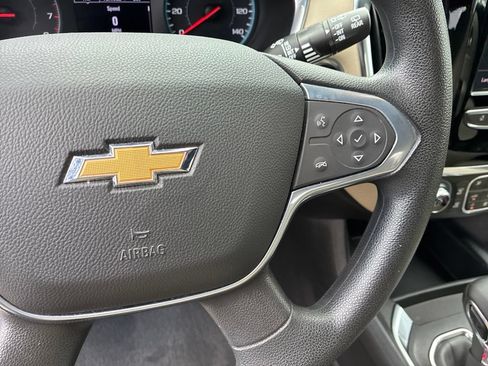 Used 2022 Chevrolet Traverse LS FWD image 27