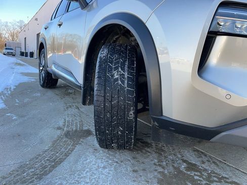 Used 2021 Nissan Rogue SL w/ Premium Package image 16