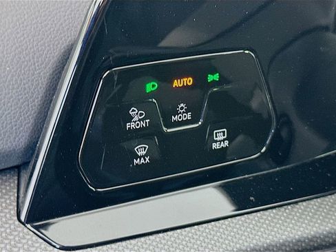 Used 2022 Volkswagen Golf R image 10