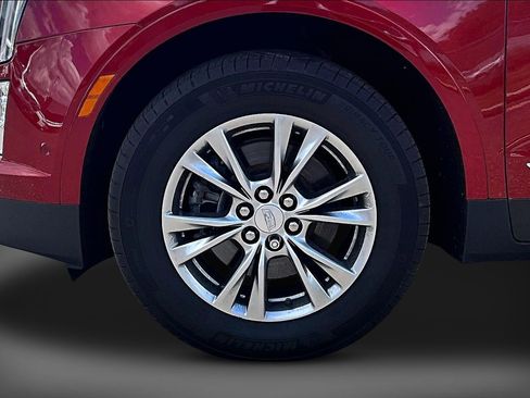 Used 2022 Cadillac XT5 Premium Luxury w/ Technology Package FWD image 8
