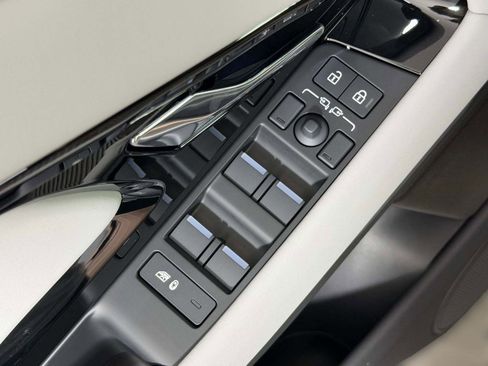 New 2026 Land Rover Range Rover Evoque S image 23
