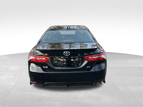 Used 2018 Toyota Camry L image 4