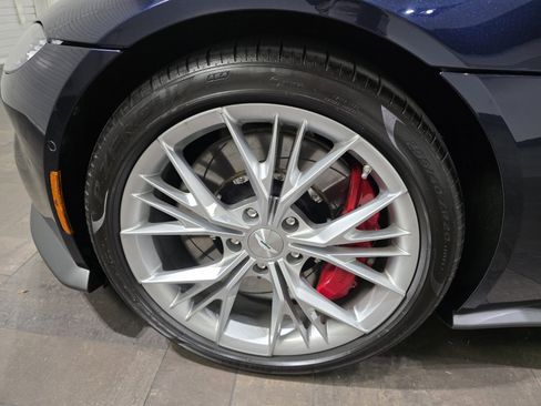 Used 2021 Aston Martin V8 Vantage Roadster image 4