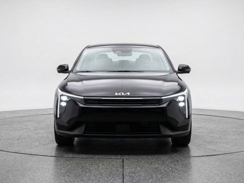 Used 2025 Kia K4 LXS image 2