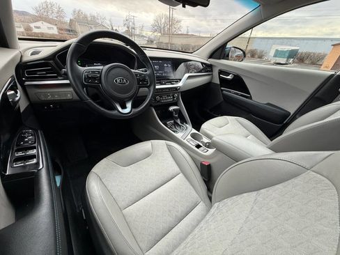Used 2020 Kia Niro EX image 9