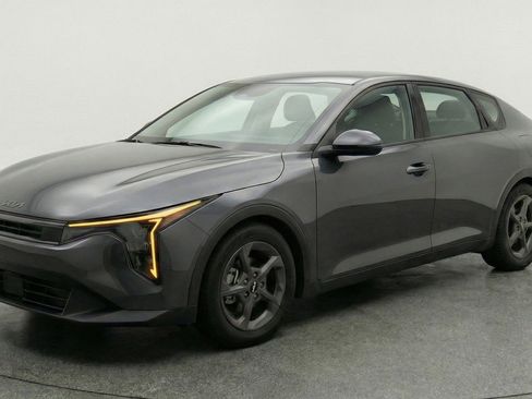 Used 2025 Kia K4 LXS image 3