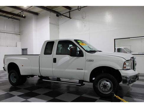 Used 2007 Ford F250 Lariat image 1