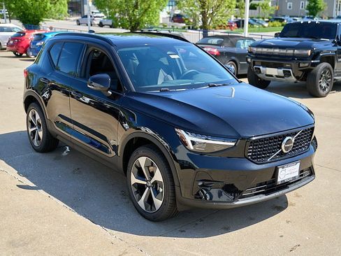 New 2026 Volvo XC40 B5 Plus AWD/4WD image 4