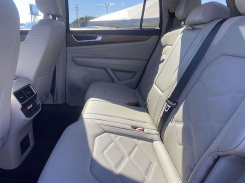 Certified 2025 Volkswagen Atlas SE w/ Panoramic Sunroof Package image 14