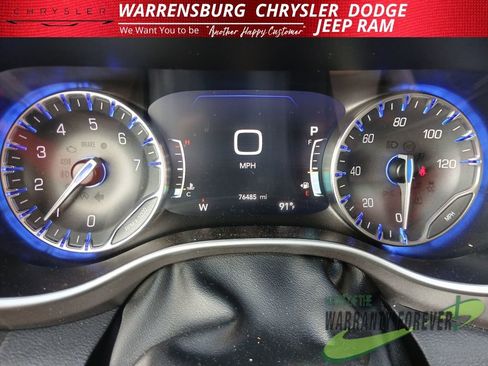 Used 2024 Chrysler Pacifica Touring-L FWD image 13