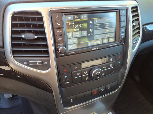 Used 2013 Jeep Grand Cherokee Laredo image 31