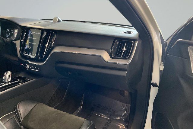 Used 2019 Volvo XC60 T8 R-Design w/ Advanced Package AWD/4WD image 19