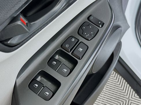Certified 2023 Hyundai Kona SEL AWD/4WD image 17