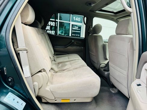 Used 2007 Toyota Sequoia SR5 AWD/4WD image 40