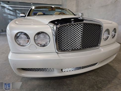 Used 2010 Bentley Azure T RWD image 9