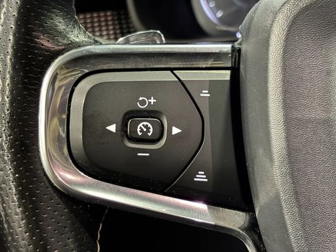 Used 2020 Volvo XC40 T4 R-Design FWD image 28