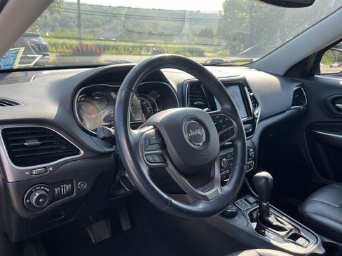 Used 2019 Jeep Cherokee Limited image 10