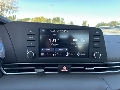 New 2025 Hyundai Elantra SE image 22